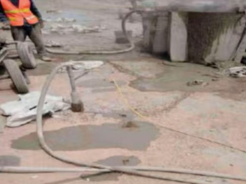 青岛水泥混凝土路面板底注浆技术 路面脱空注浆整治方案