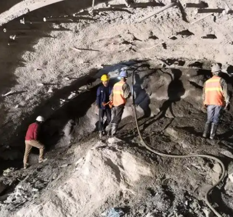 青岛拱顶带模注浆料的施工流程及注意事项